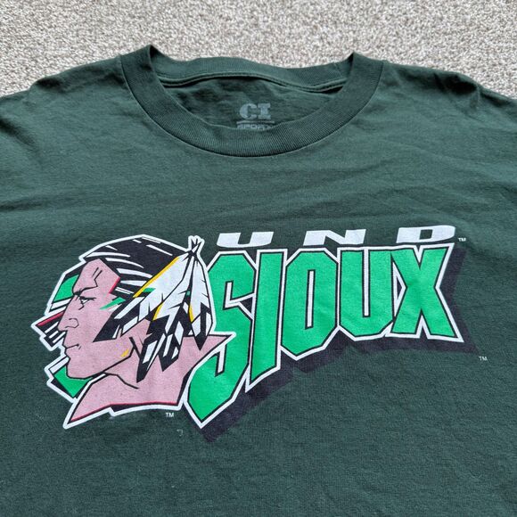 CI SPORT UND UNIVERSITY OF NORTH DAKOTA SIOUX HOCKEY T-SHIRT MENS  XL - Picture 2 of 6